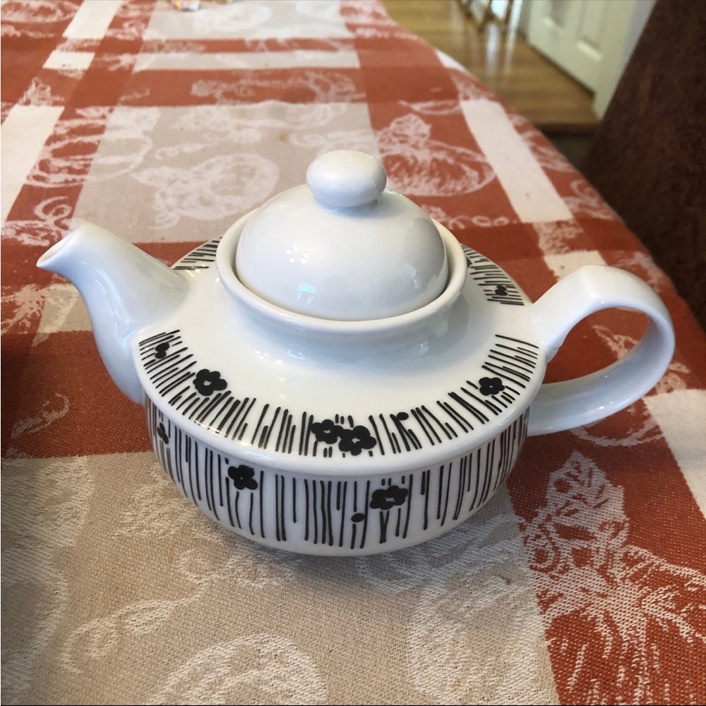 The Toscany Collection Ceramic Teapot